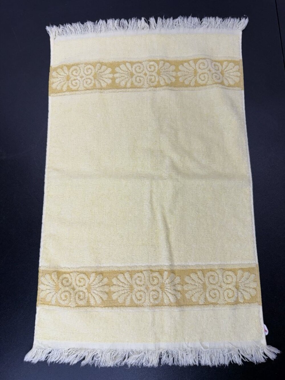 Cannon Monticello Santa Cruz Hand Towel Vintage Floral Sculpted Yellow 15x25